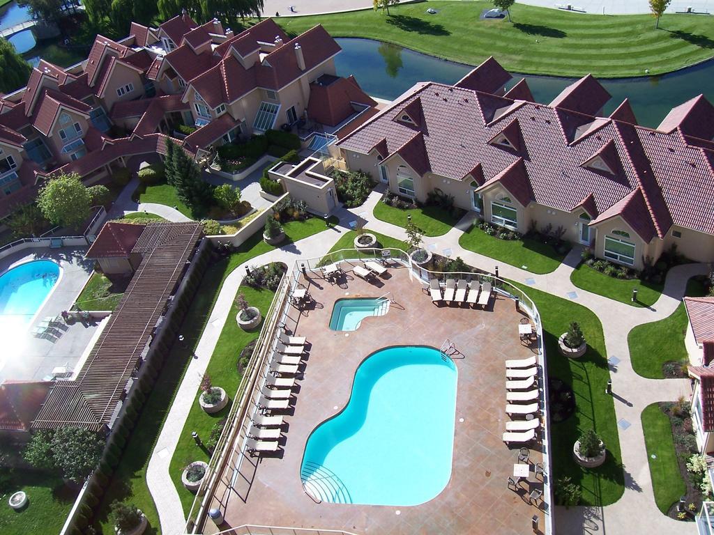 Sunset Waterfront Resort By Kelownacondorentals Exterior foto