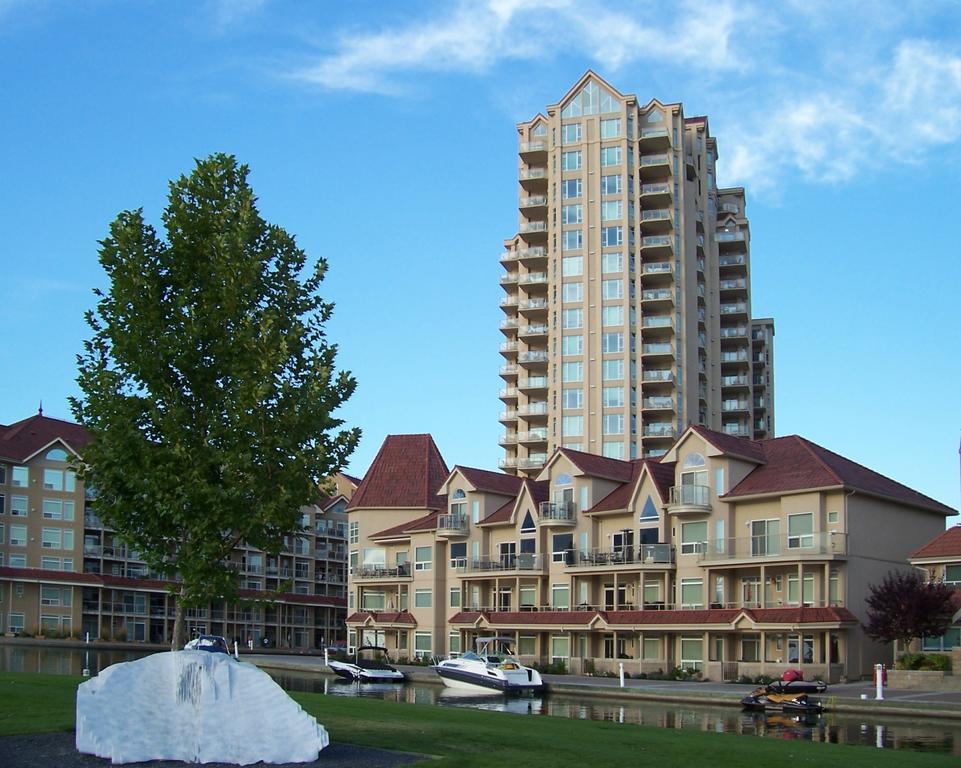 Sunset Waterfront Resort By Kelownacondorentals Exterior foto